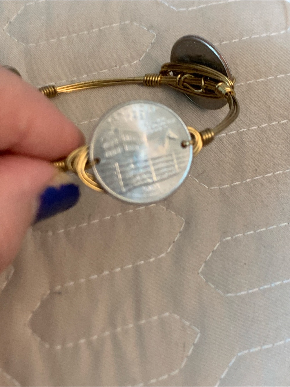 Kentucky State Quarter Bracelet2001 Quarter Wire Bangle Gold Tone - Picture 2 of 3